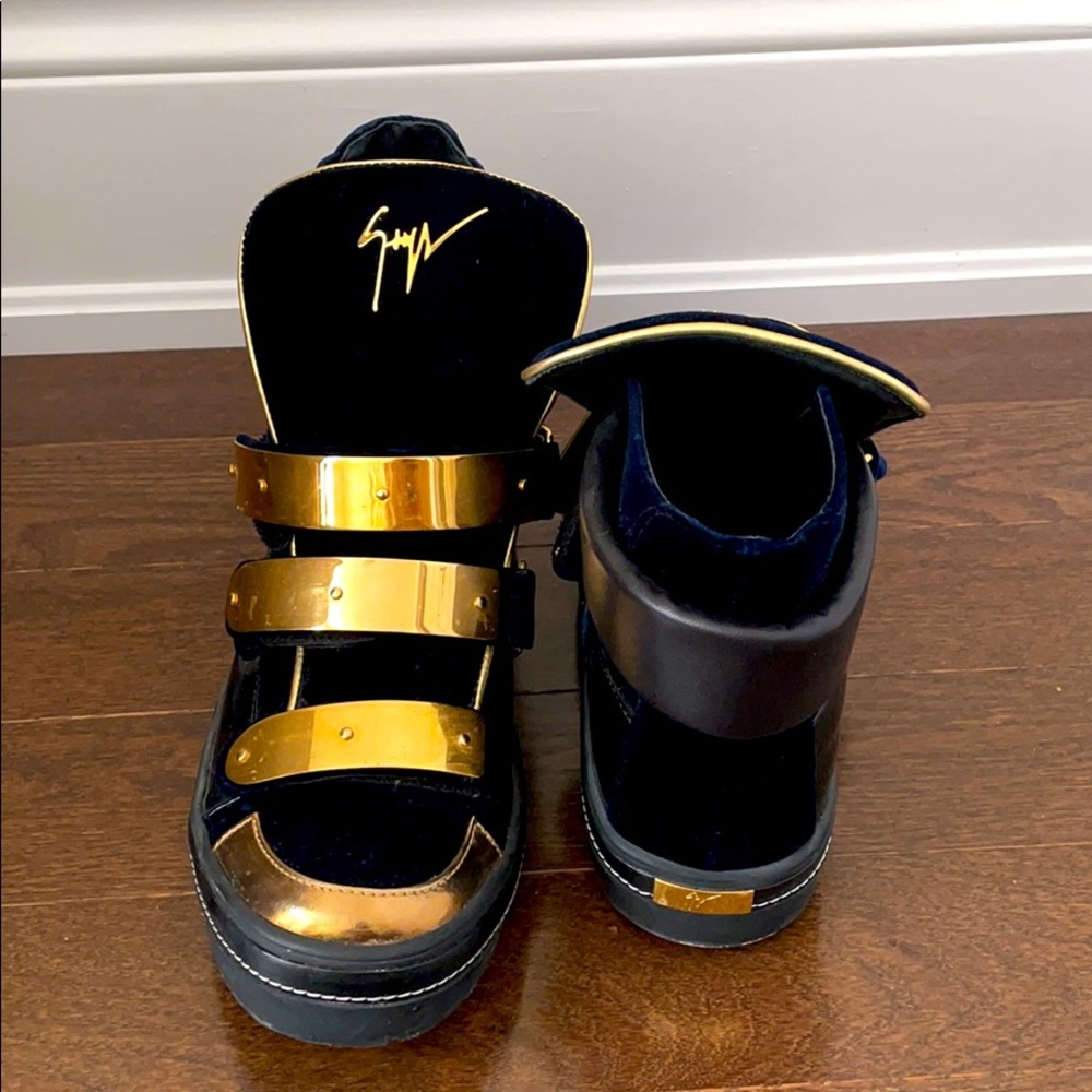 DESIGNER SHOES FOR SALE!!